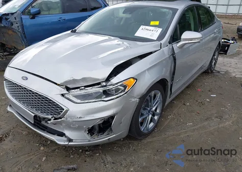 2019 Ford Fusion Hybrid Titanium z USA, uszkodzony, nr VIN 3FA6P0RU9KR243214